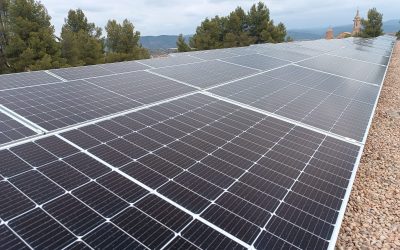 Aguaviva cuenta ya con dos nuevas instalaciones fotovoltaicas para el autoconsumo de los edificios municipales
