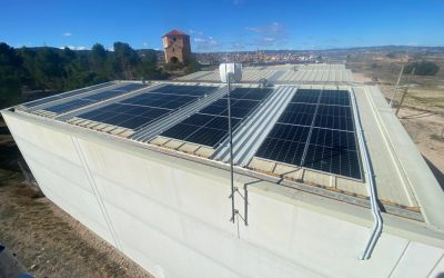 Finalizada la instalación fotovoltaica que abastecerá a las naves del Vivero de Empresas de Aguaviva